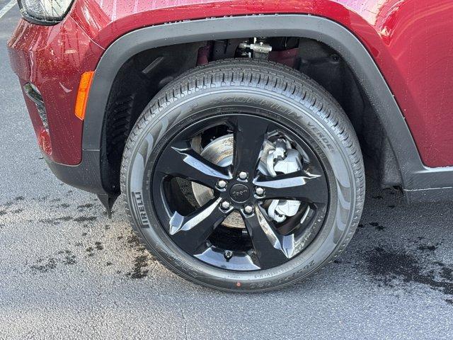 new 2025 Jeep Grand Cherokee car, priced at $43,327
