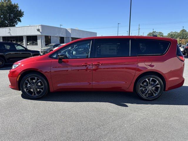 new 2026 Chrysler Pacifica car, priced at $43,388
