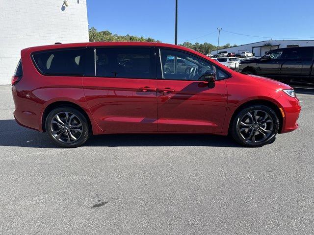 new 2026 Chrysler Pacifica car, priced at $43,388