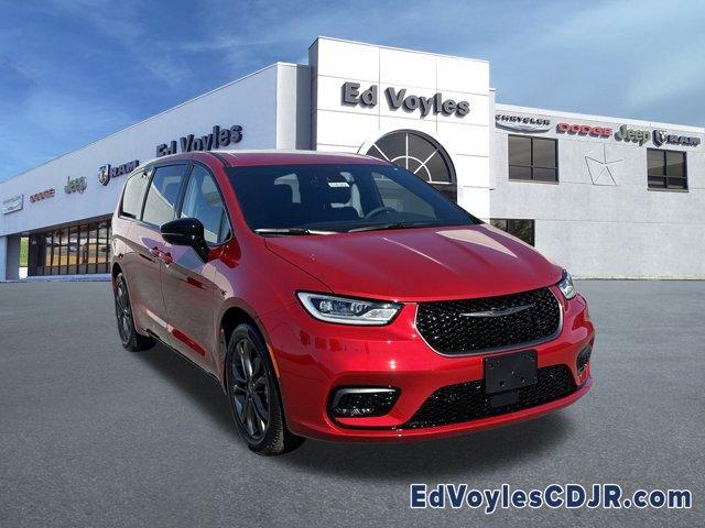 new 2026 Chrysler Pacifica car, priced at $43,388