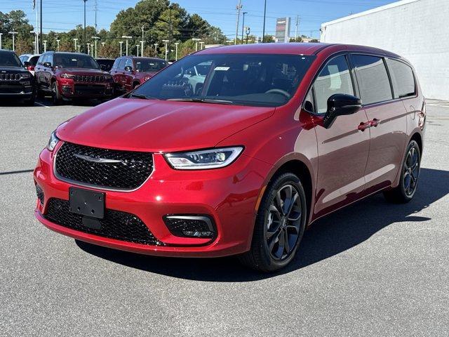 new 2026 Chrysler Pacifica car, priced at $43,388