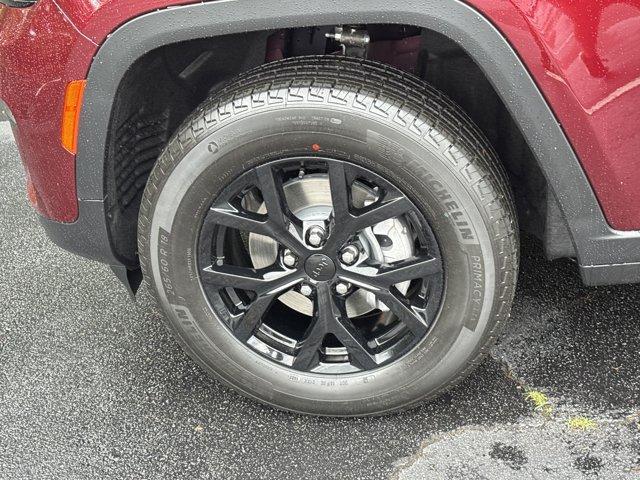 new 2025 Jeep Grand Cherokee car, priced at $38,780