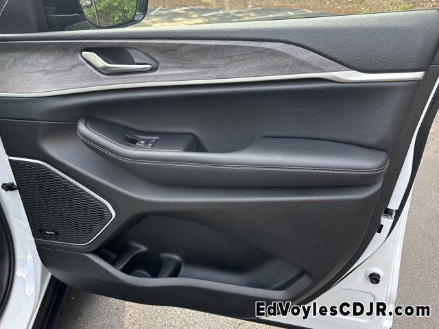 used 2022 Jeep Grand Cherokee car, priced at $33,988