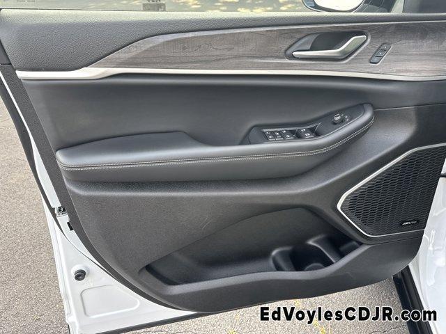 used 2022 Jeep Grand Cherokee car, priced at $33,988