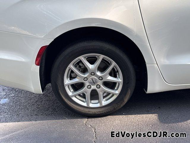 used 2023 Chrysler Pacifica car, priced at $21,986