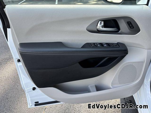 used 2023 Chrysler Pacifica car, priced at $21,986