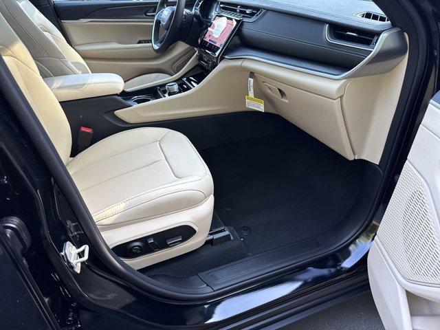 new 2025 Jeep Grand Cherokee car, priced at $44,450