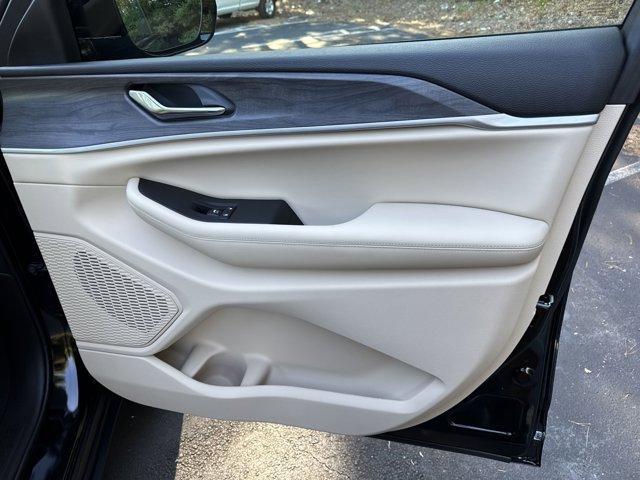new 2025 Jeep Grand Cherokee car, priced at $44,450