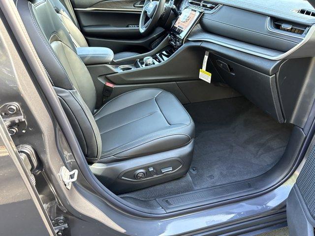 new 2025 Jeep Grand Cherokee car, priced at $40,765