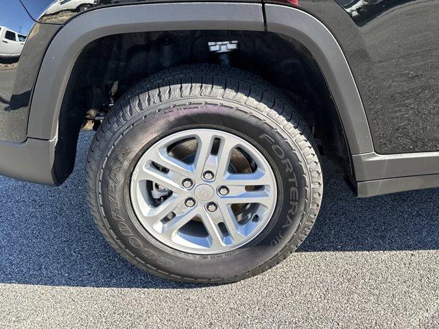 new 2025 Jeep Grand Cherokee car, priced at $33,705