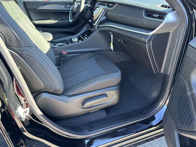 new 2025 Jeep Grand Cherokee car, priced at $33,705