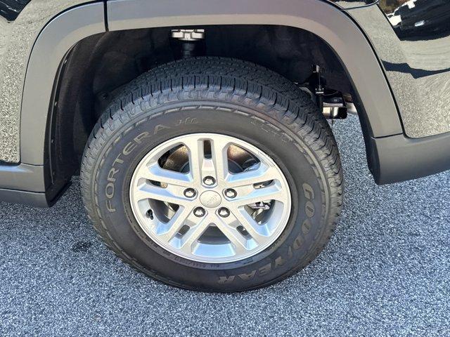 new 2025 Jeep Grand Cherokee car, priced at $33,705