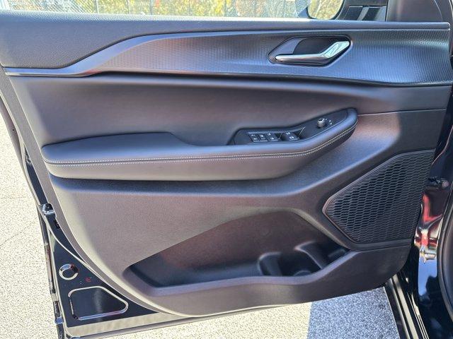 new 2025 Jeep Grand Cherokee car, priced at $33,705