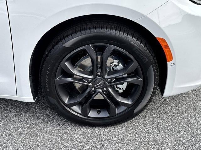 new 2026 Chrysler Pacifica car, priced at $41,662