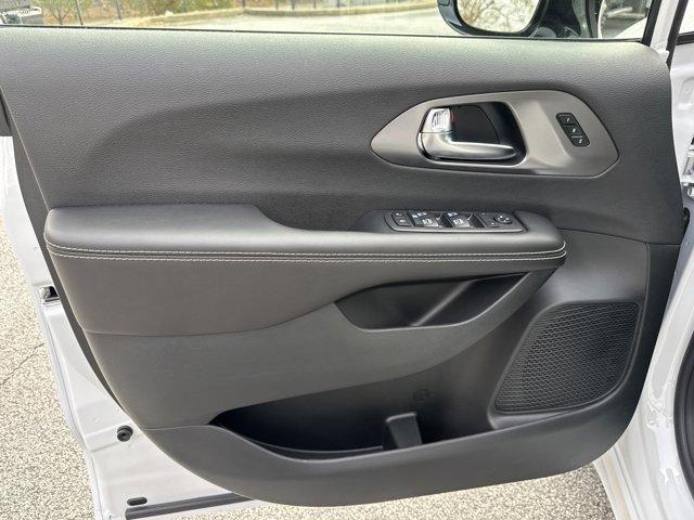 new 2026 Chrysler Pacifica car, priced at $41,662