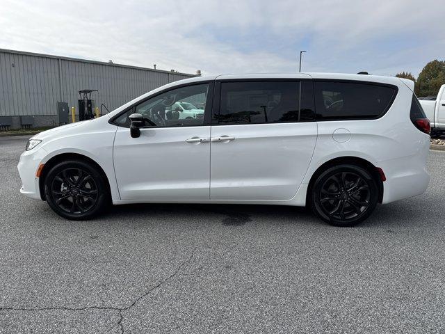 new 2026 Chrysler Pacifica car, priced at $41,662