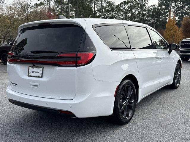 new 2026 Chrysler Pacifica car, priced at $41,662