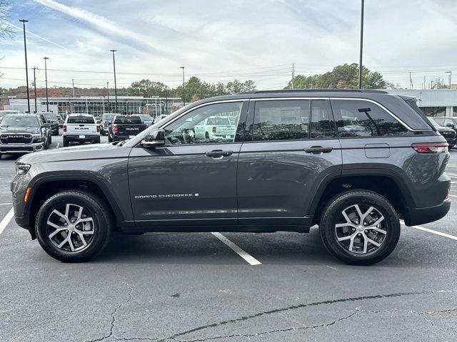 new 2025 Jeep Grand Cherokee car, priced at $45,698