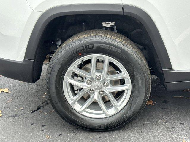 new 2025 Jeep Grand Cherokee car, priced at $33,101