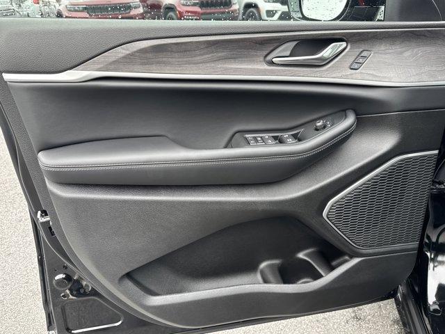 new 2025 Jeep Grand Cherokee car, priced at $45,315