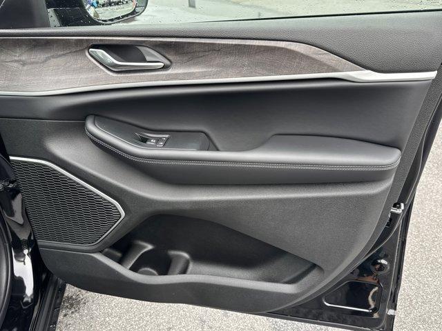 new 2025 Jeep Grand Cherokee car, priced at $45,315