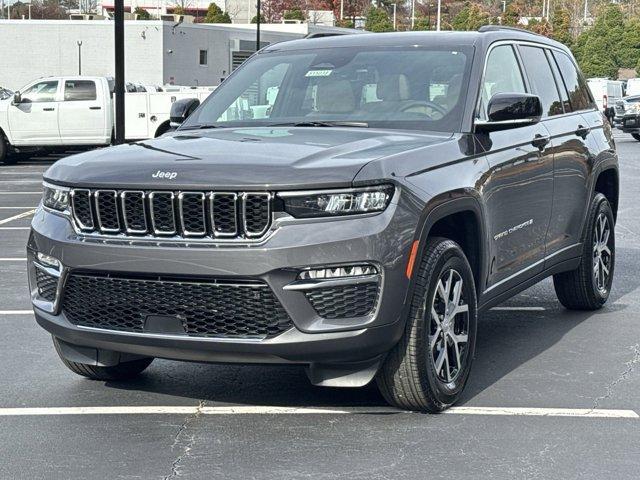 new 2025 Jeep Grand Cherokee car, priced at $42,920