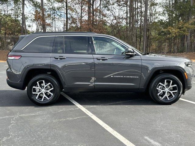 new 2025 Jeep Grand Cherokee car, priced at $42,920