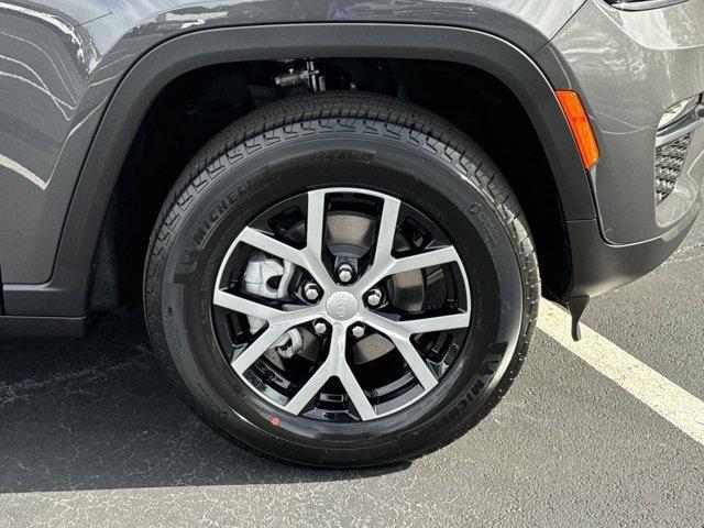 new 2025 Jeep Grand Cherokee car, priced at $42,920