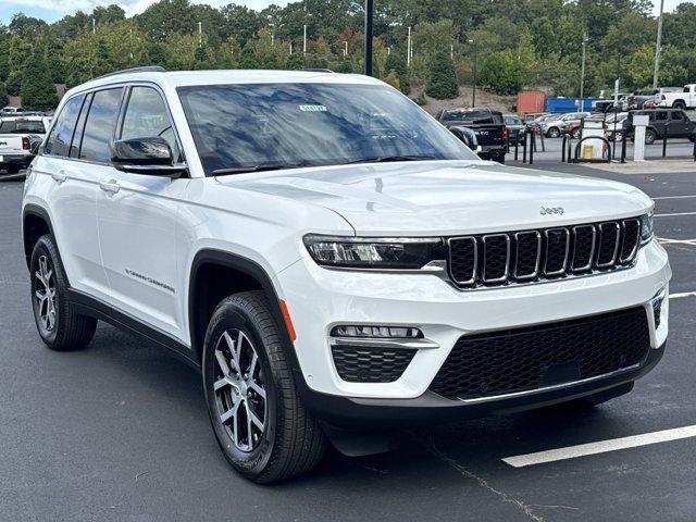 new 2025 Jeep Grand Cherokee car, priced at $45,140