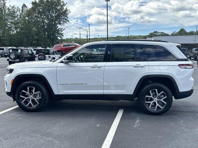 new 2025 Jeep Grand Cherokee car, priced at $45,140