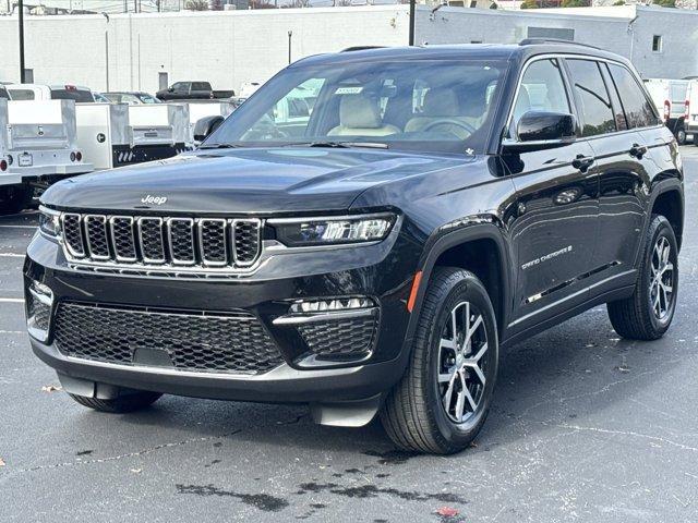 new 2025 Jeep Grand Cherokee car, priced at $42,920