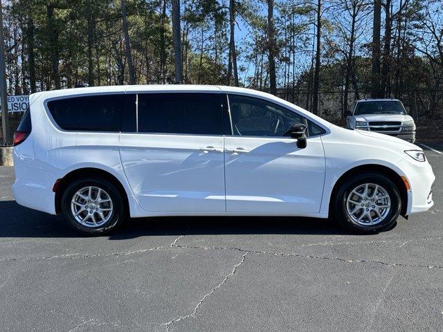 new 2025 Chrysler Pacifica car, priced at $39,425