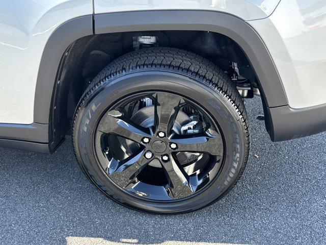 new 2025 Jeep Grand Cherokee car, priced at $39,170