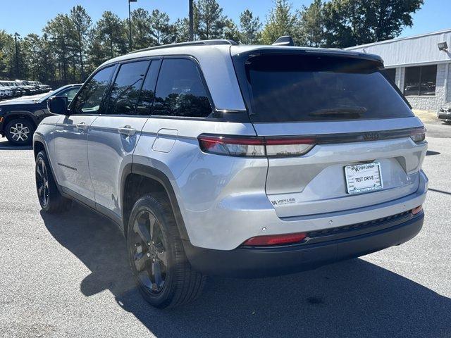 new 2025 Jeep Grand Cherokee car, priced at $39,170