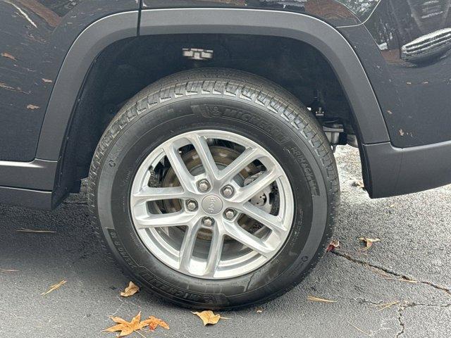 new 2025 Jeep Grand Cherokee car, priced at $33,666