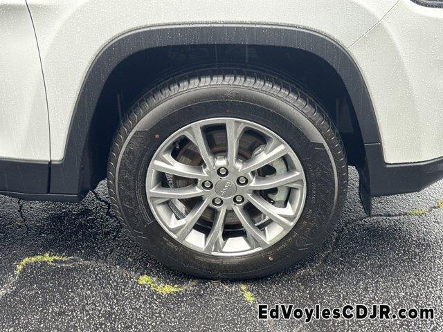 used 2022 Jeep Cherokee car, priced at $22,967