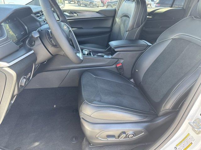 new 2025 Jeep Grand Cherokee car, priced at $37,885