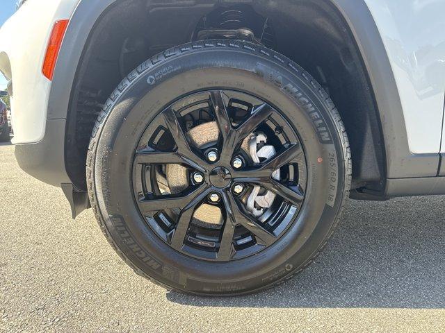 new 2025 Jeep Grand Cherokee car, priced at $37,885