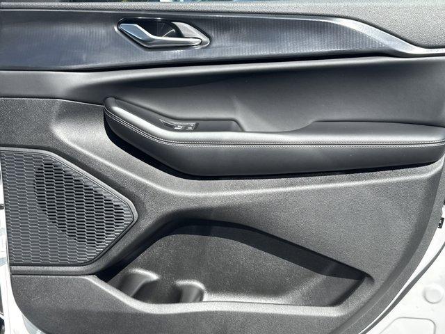 new 2025 Jeep Grand Cherokee car, priced at $37,885