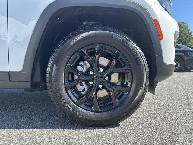 new 2025 Jeep Grand Cherokee car, priced at $37,885