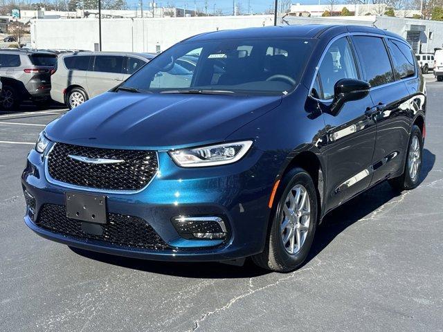 new 2025 Chrysler Pacifica car, priced at $38,140