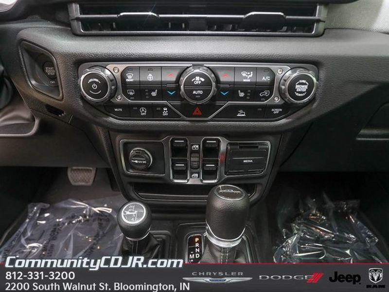 new 2025 Jeep Gladiator car, priced at $48,700