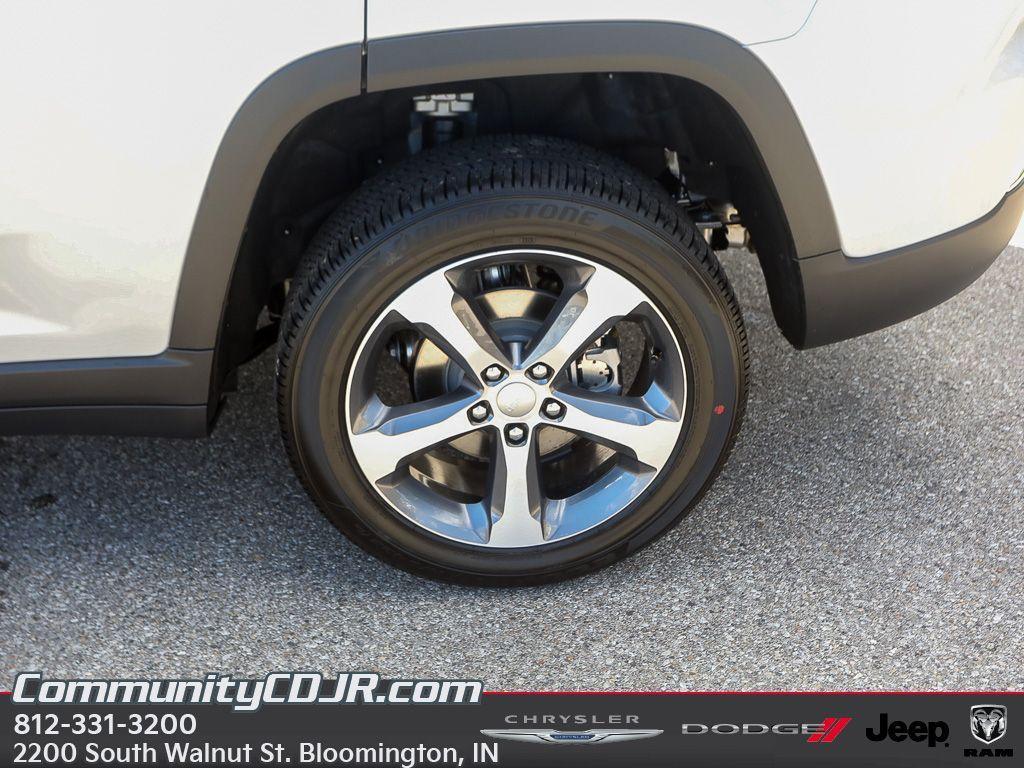 new 2025 Jeep Grand Cherokee car, priced at $46,000