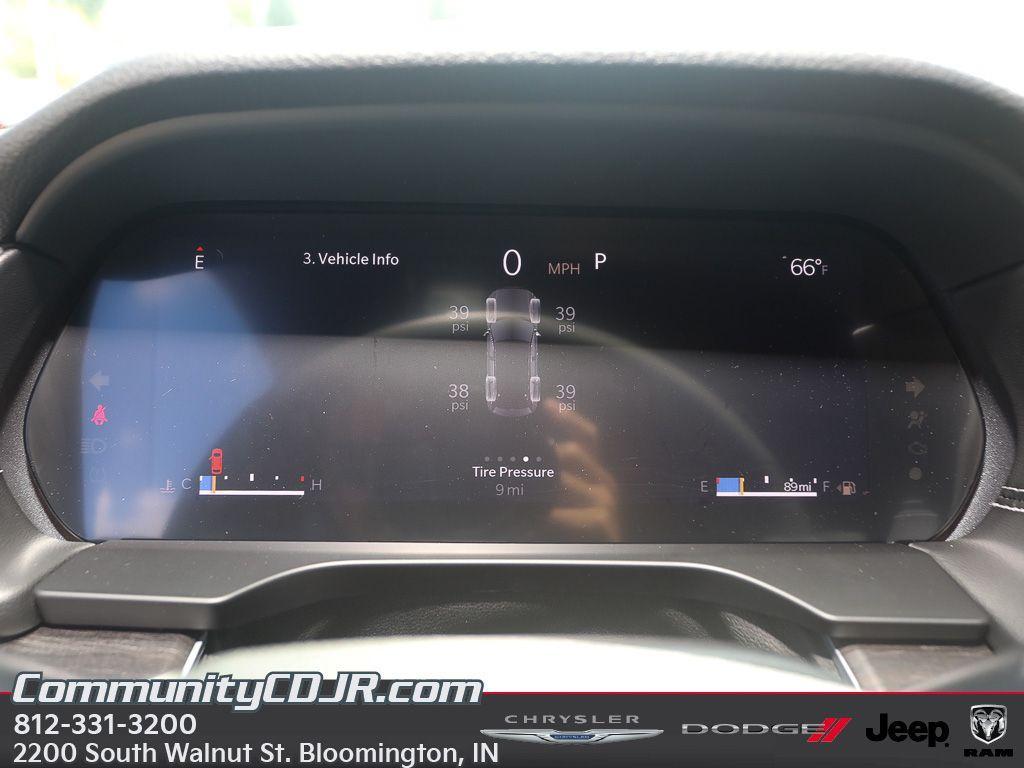 new 2025 Jeep Grand Cherokee car, priced at $46,000