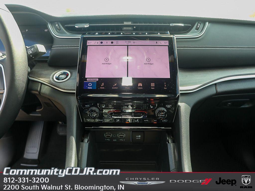 new 2025 Jeep Grand Cherokee car, priced at $46,000