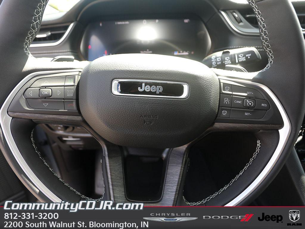 new 2025 Jeep Grand Cherokee car, priced at $46,000