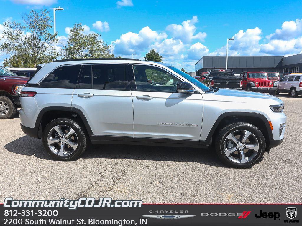 new 2025 Jeep Grand Cherokee car, priced at $46,000