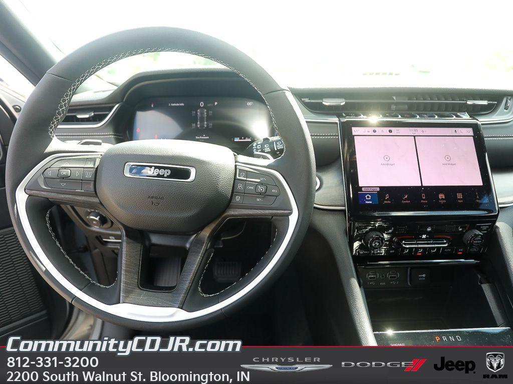 new 2025 Jeep Grand Cherokee car, priced at $46,000