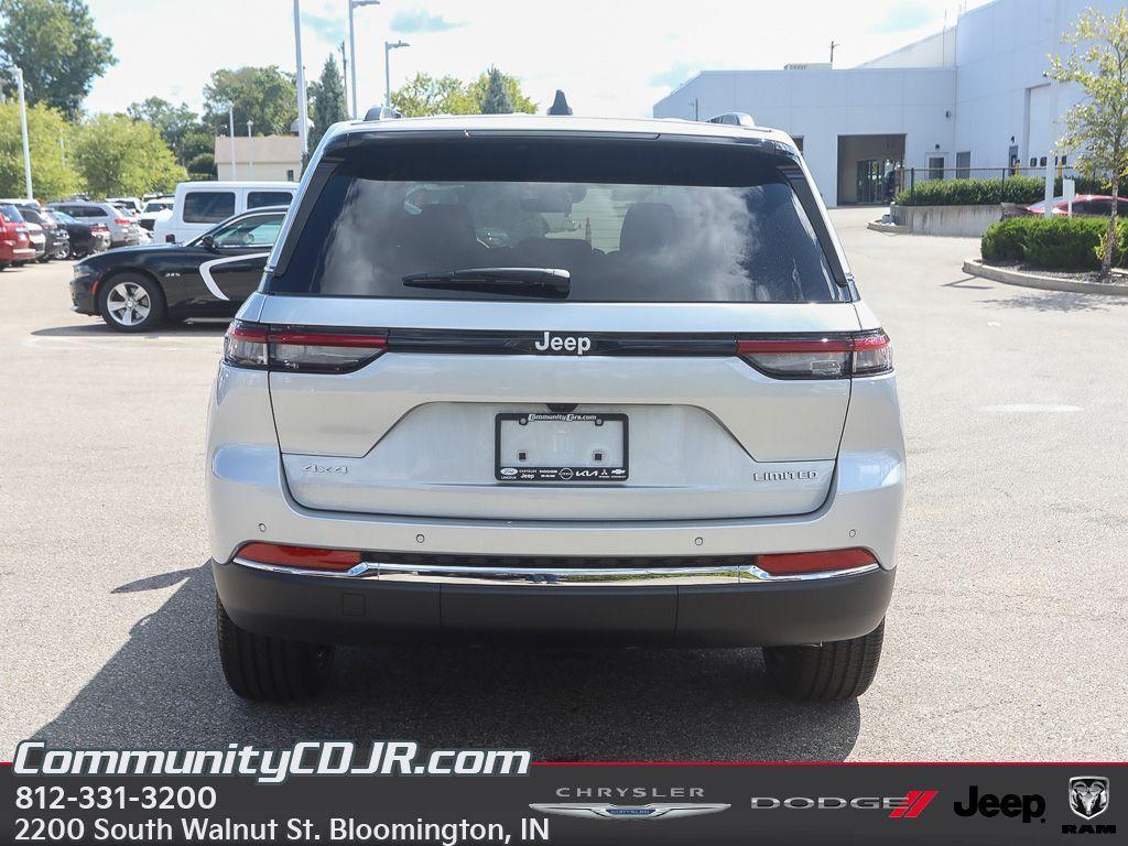 new 2025 Jeep Grand Cherokee car, priced at $46,000