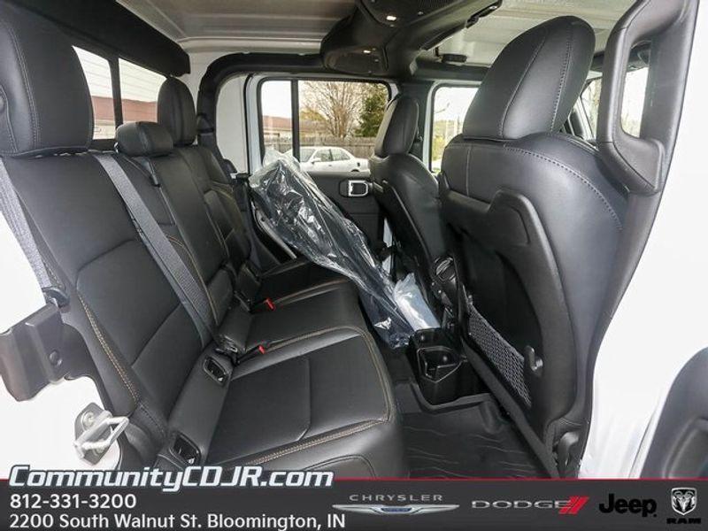 new 2025 Jeep Gladiator car, priced at $49,939